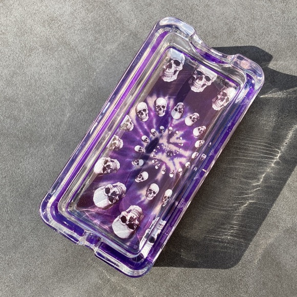 ⚜️Psychedelic Skull Head Swirl Light Up Glass Ash Tray w/Purple Base! NWT! - Picture 2 of 6